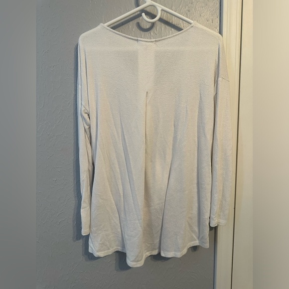 Women’s knot front long sleeve - Picture 2 of 2